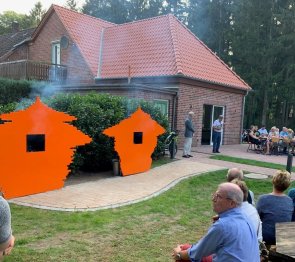 Behningen Kunstwerk Bevölkerungspyramide Kunstwerk