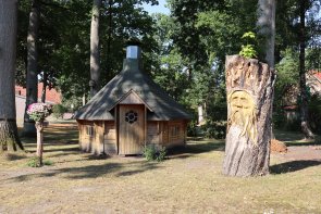 Geschnitzter Baumstamm Schwalinger Baumstamm