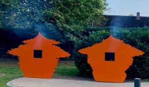 Kunstwerk Bevölkerungspyramide Die Bevölkerungspyramide auf dem Behninger Dorfplatz