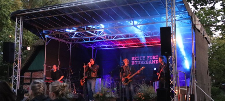 Betty Fort Houseband Rockband "Betty Fort Houseband" auf der Bühne zum Kartoffelfest 2024