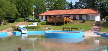 Naturbad im Hahnenbachtal Kindebecken mit Rutsche