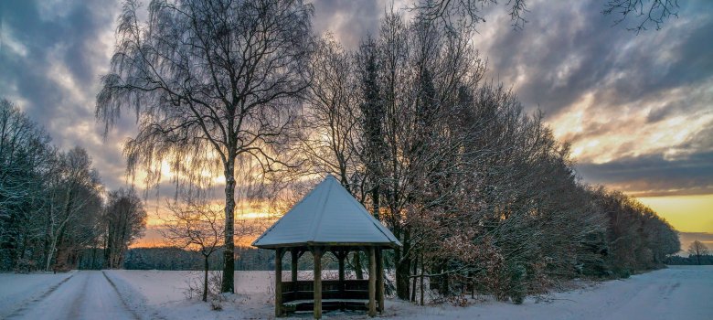 Schutzhäuschen am Weg nach Gilmerdingen Schutzhäuschen im Winter