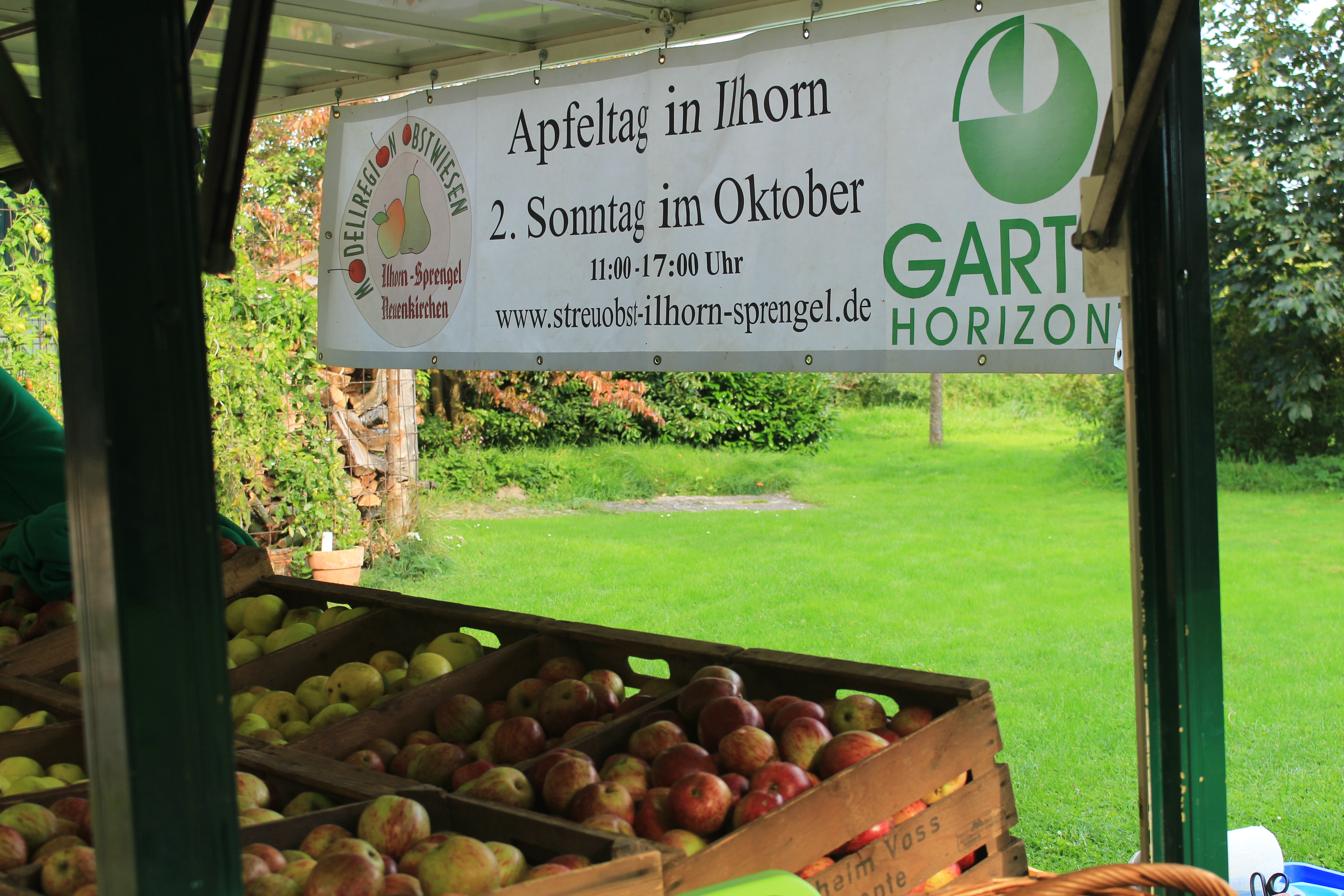 Apfeltag in Ilhorn Ein Hinweisschild für den Apfeltag in Ilhorn