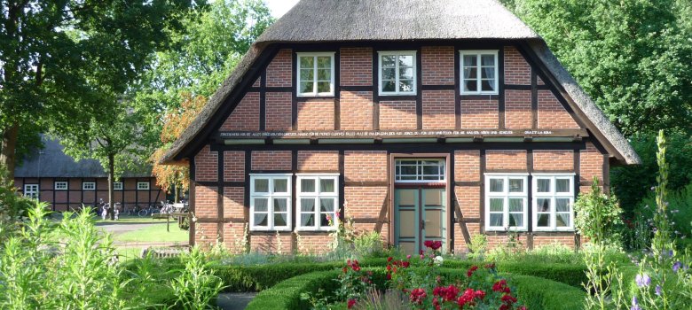 Heimathaus mit Rosen Das Heimathaus von vorne