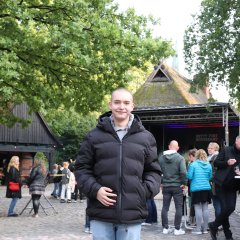 Kartoffelkönig Tjarc-Ole in Zivil kurz vor dem Kartoffelfest 2024.